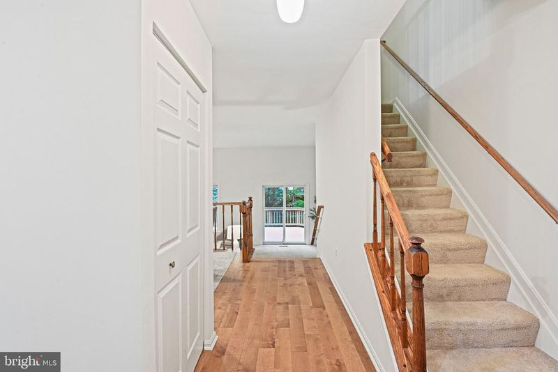 5706 Lakeside Oak Ln, Burke, VA 22015