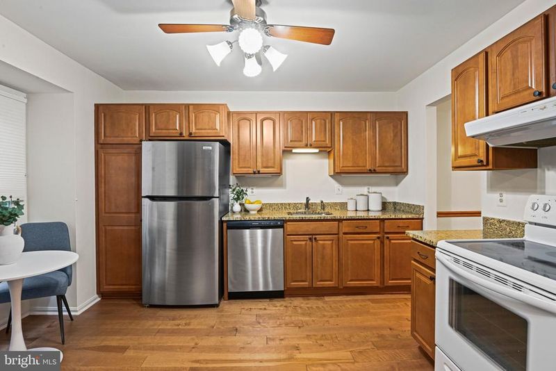 5706 Lakeside Oak Ln, Burke, VA 22015