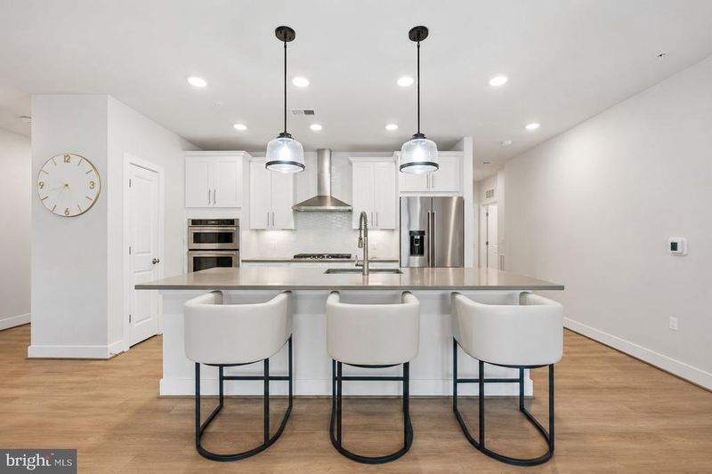 210 Decoverly Dr #205, Gaithersburg, MD 20878