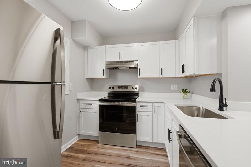 14407 Turin Ln, Centreville, VA 20121