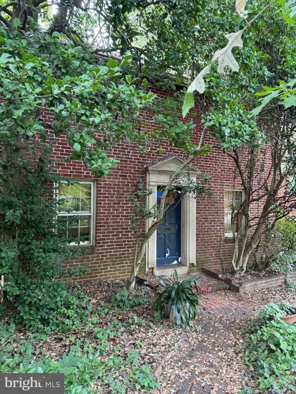1200 N Powhatan St, Arlington, VA 22205