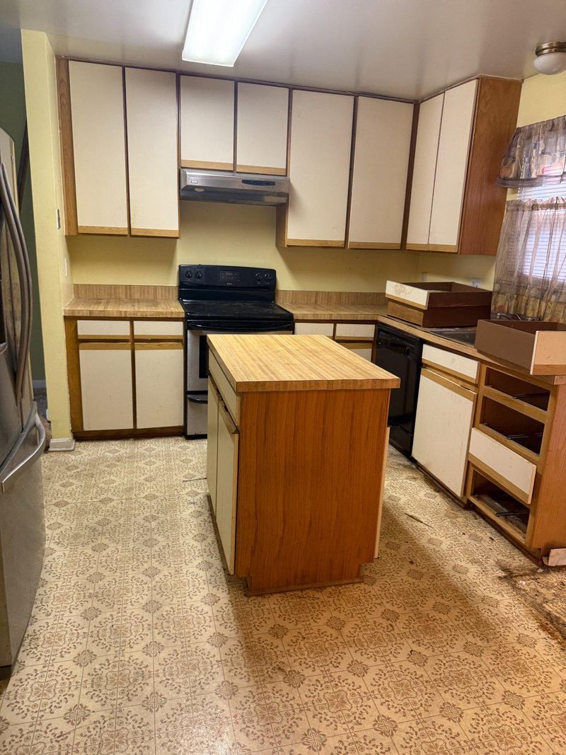6925 Storch Cir, Lanham, MD 20706