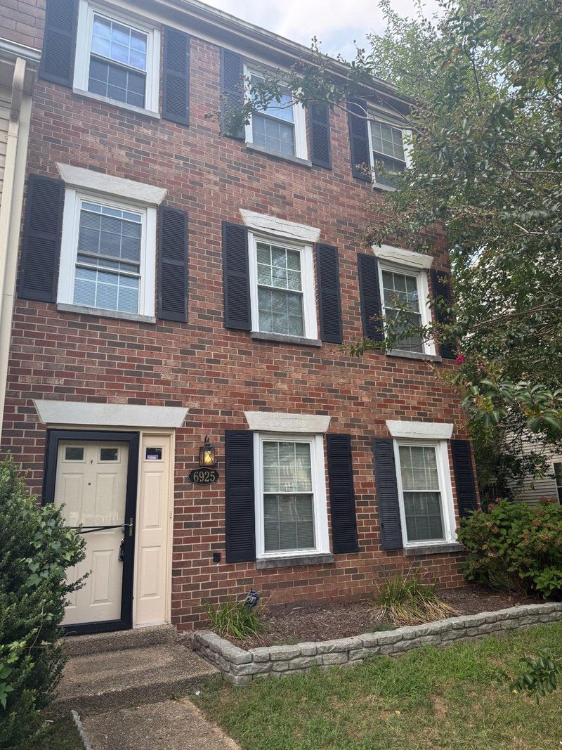 6925 Storch Cir, Lanham, MD 20706