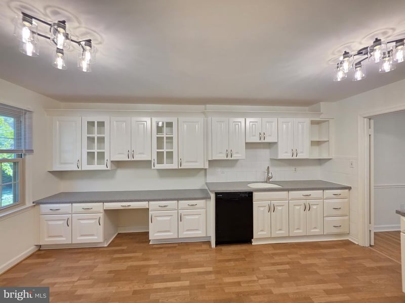 5814 Tudor Ln, Rockville, MD 20852