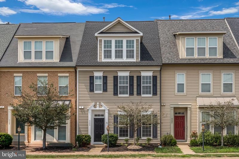 9326 Alvyn Lake Cir, Bristow, VA 20136