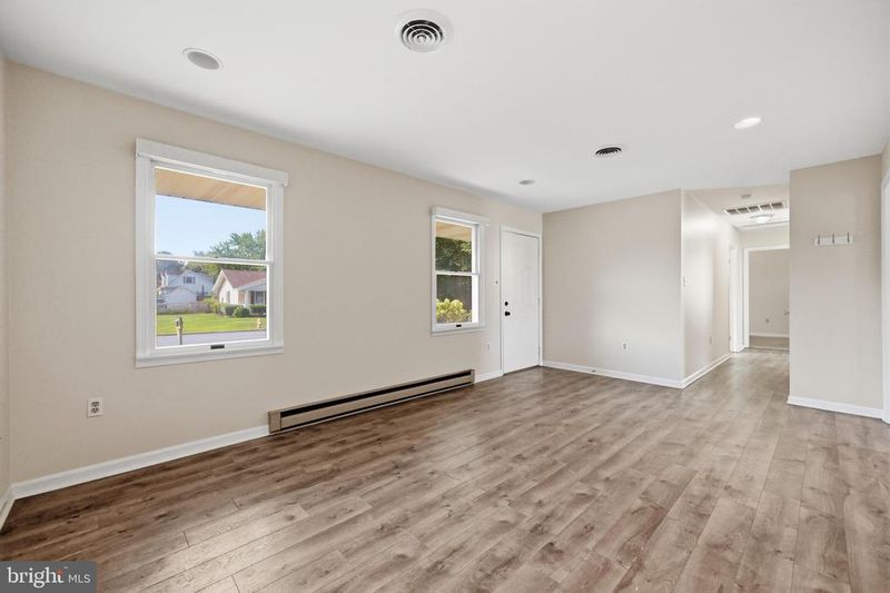 23 Hammaker St, Thurmont, MD 21788