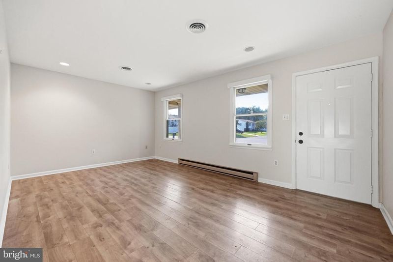 23 Hammaker St, Thurmont, MD 21788