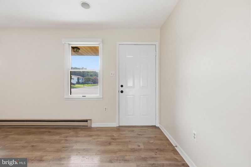 23 Hammaker St, Thurmont, MD 21788