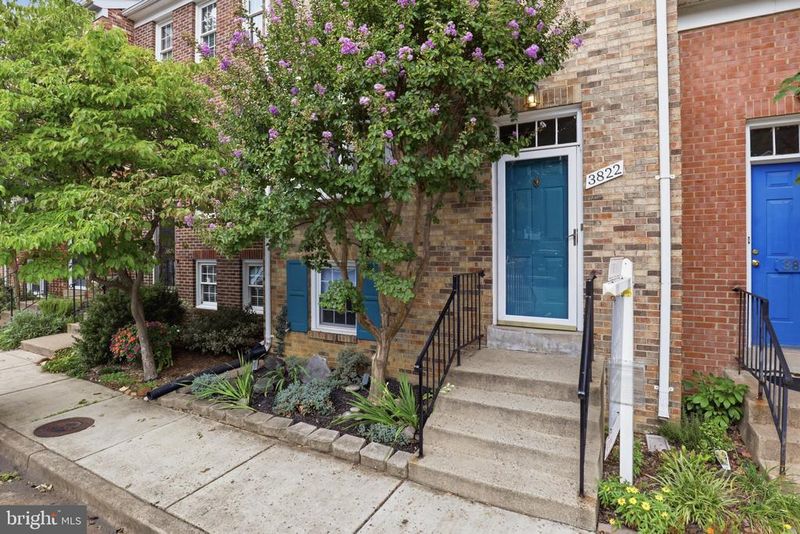 3822 Brighton Ct, Alexandria, VA 22305