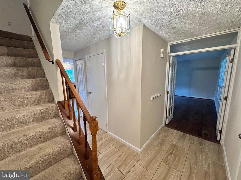 3001 Gatepost Ln, Herndon, VA 20171