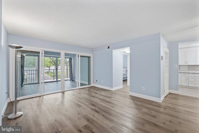 1300 Army Navy Dr #102, Arlington, VA 22202