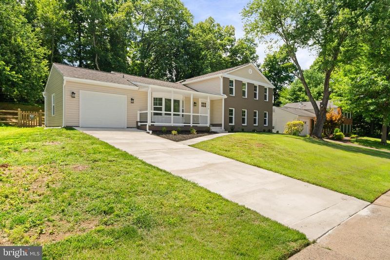 1216 Bradfield Dr SW, Leesburg, VA 20175