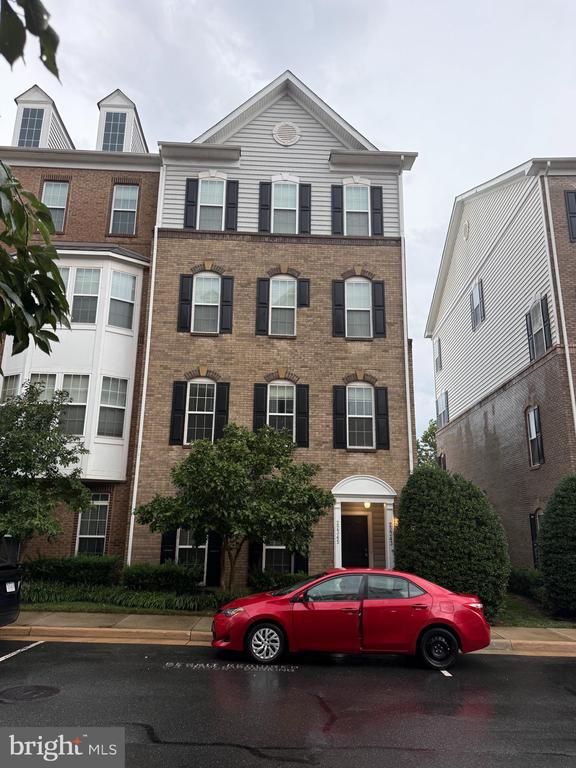 22345 Concord Station Ter, Ashburn, VA 20148