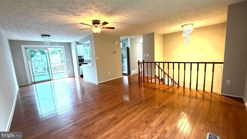 3012 Summershade Ct, Herndon, VA 20171