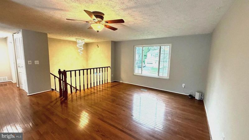 3012 Summershade Ct, Herndon, VA 20171