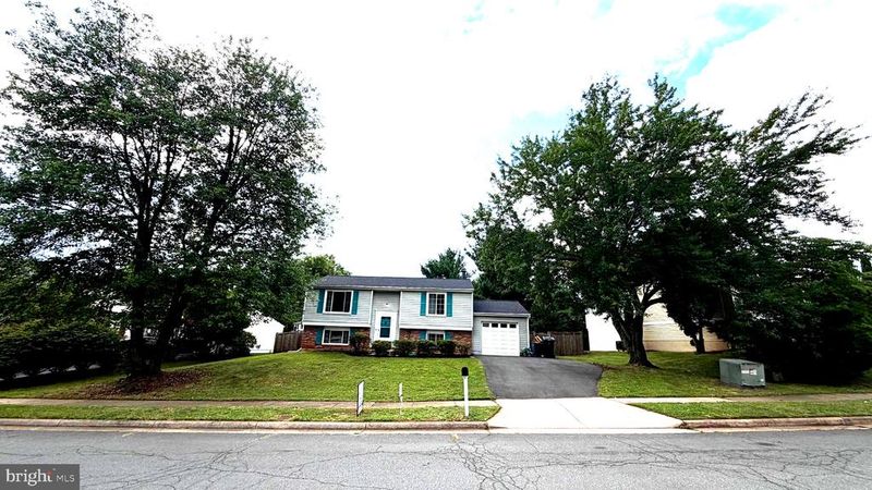 3012 Summershade Ct, Herndon, VA 20171