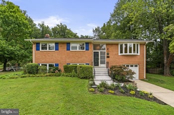 6412 Hollins Dr, Bethesda, MD 20817