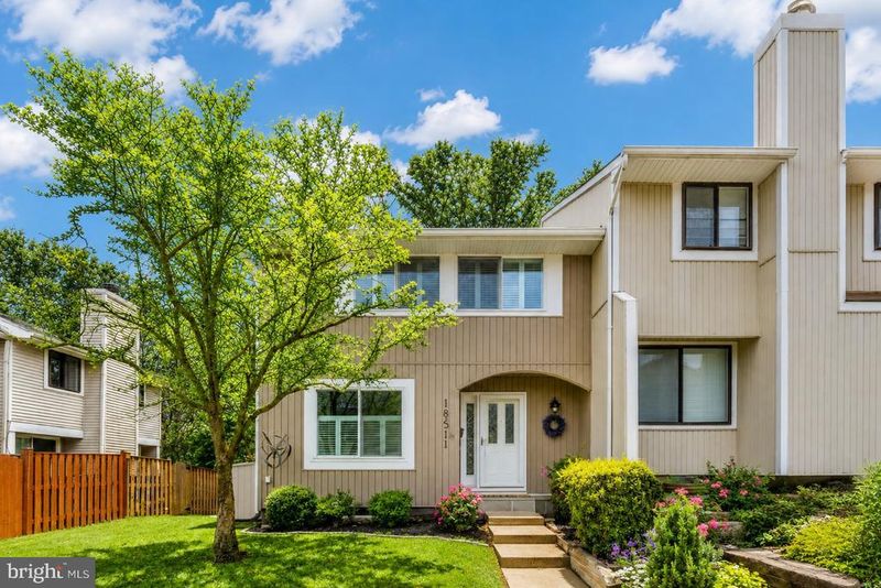 18511 Eagles Roost Dr, Germantown, MD 20874