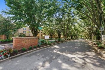 11405 Commonwealth Dr #204, Rockville, MD 20852