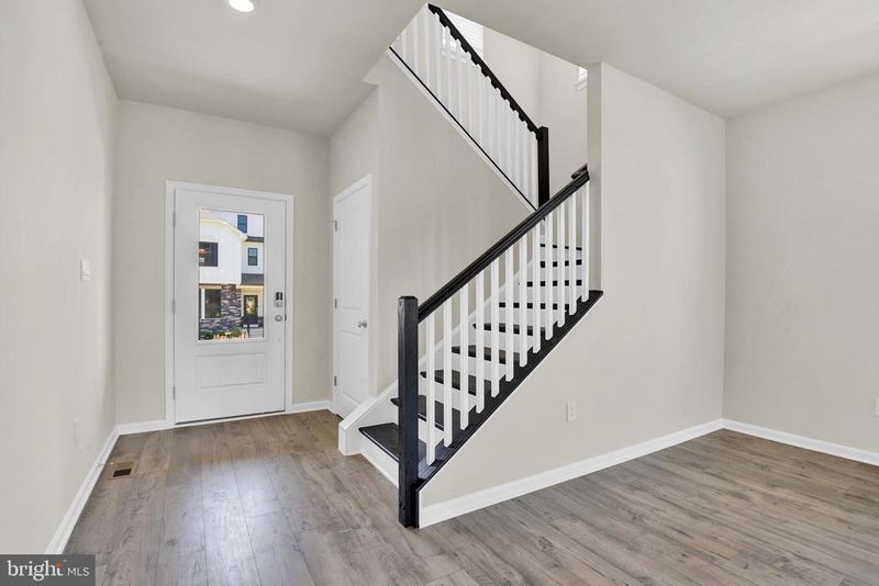 1518 Ripplecreek Dr, Frederick, MD 21703