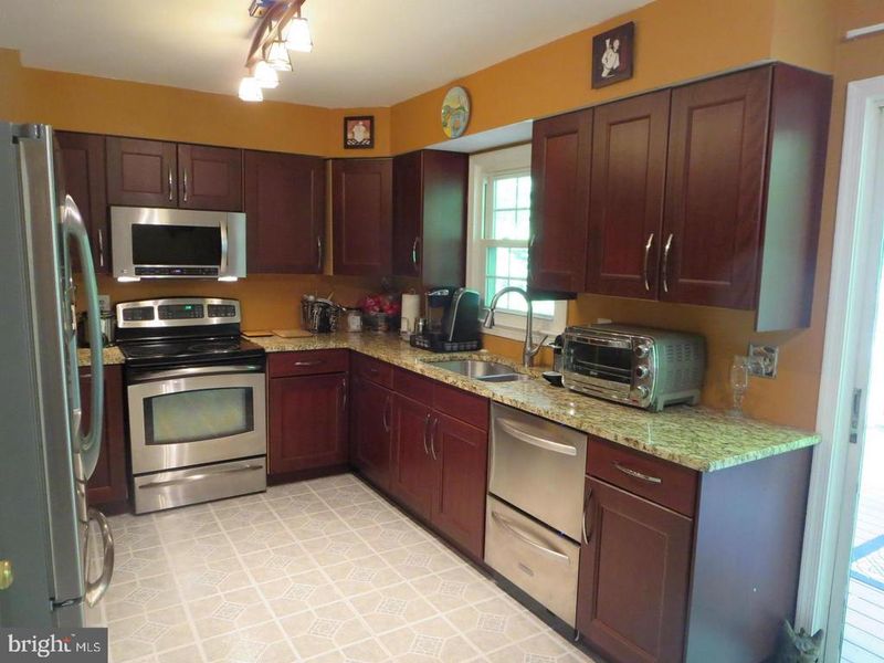 4244 Jonathan Ct, Dumfries, VA 22025