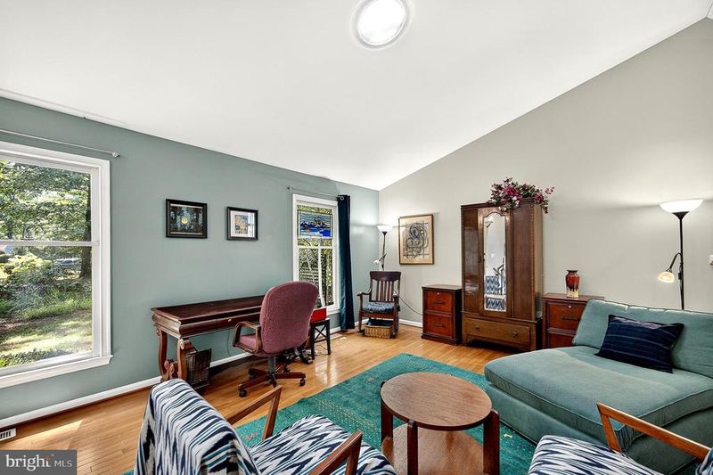 12542 Cavalier Dr, Woodbridge, VA 22192