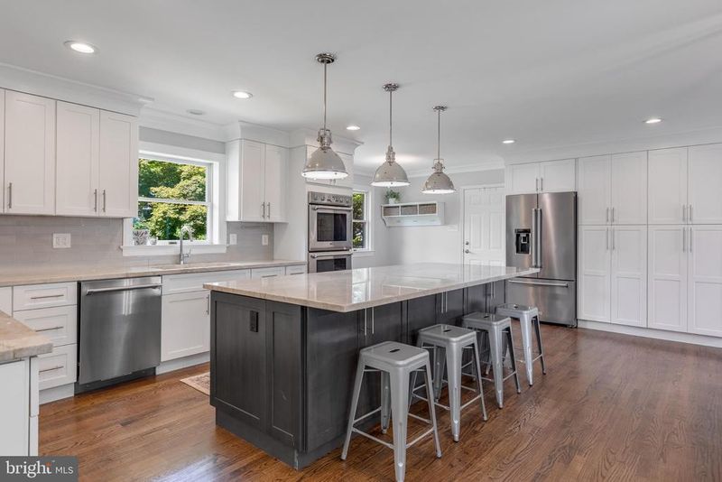 10105 Nadine Dr, Vienna, VA 22181