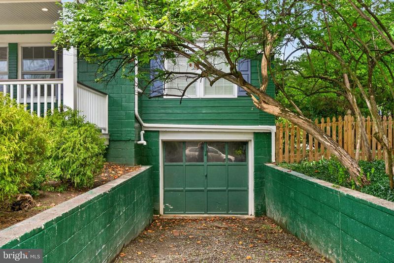 2227 N Lexington St N, Arlington, VA 22205