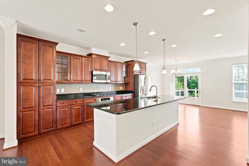 42615 Beckett Ter, Ashburn, VA 20148