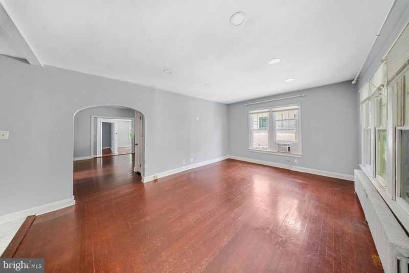 7126 Carroll Ave #1, Takoma Park, MD 20912