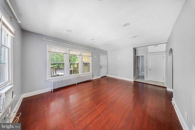 7126 Carroll Ave #1, Takoma Park, MD 20912