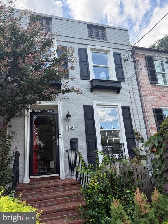 719 S Royal St, Alexandria, VA 22314