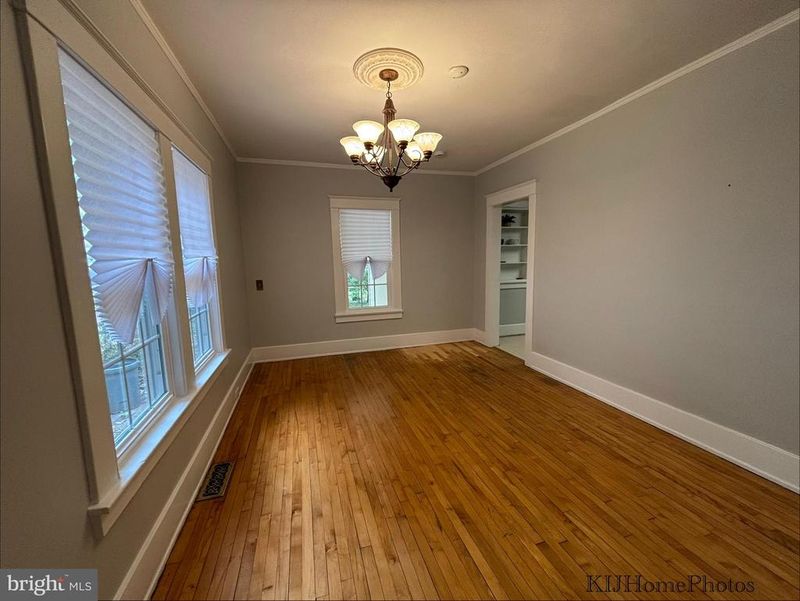 7051 Eastern Ave, Takoma Park, MD 20912
