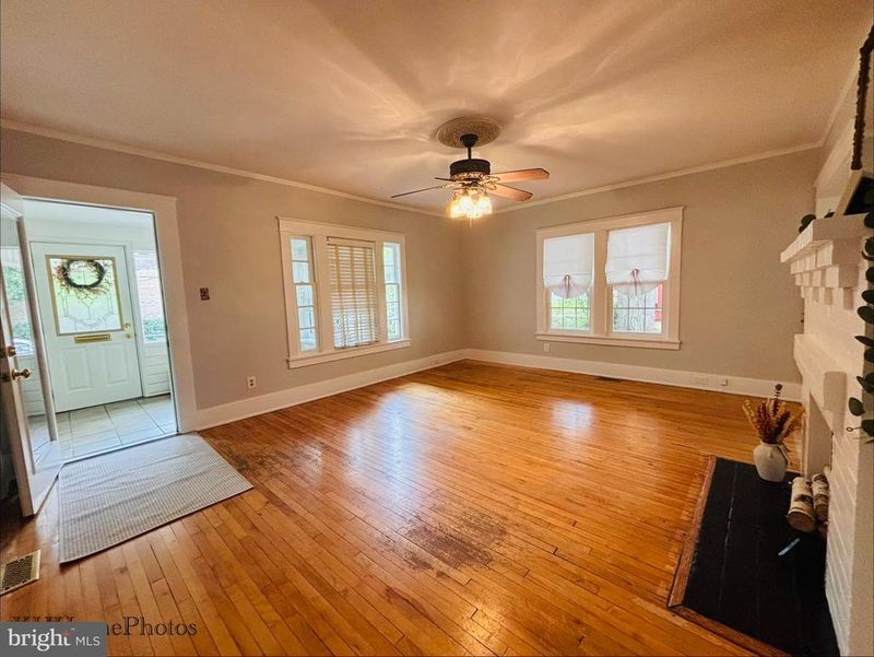 7051 Eastern Ave, Takoma Park, MD 20912