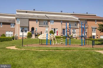 1699 Yale Pl #421, Rockville, MD 20850