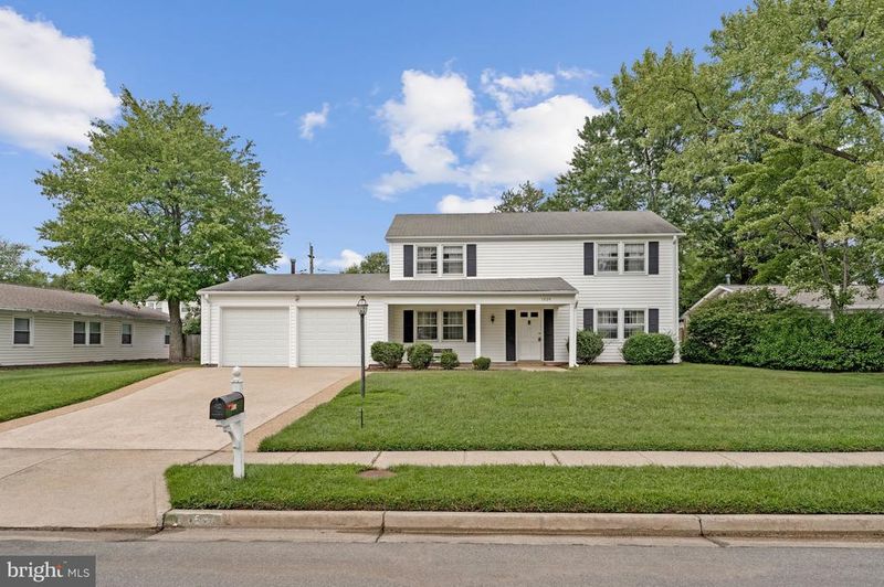 13124 Memory Ln, Fairfax, VA 22033