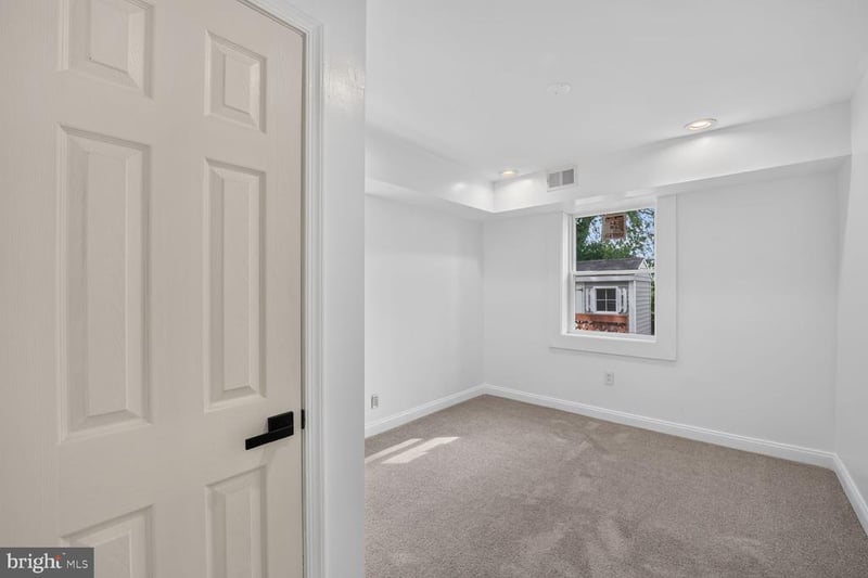 922 47th St NE, Washington, DC 20019