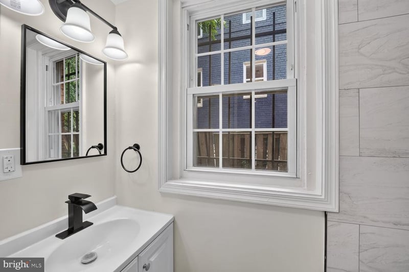 922 47th St NE, Washington, DC 20019