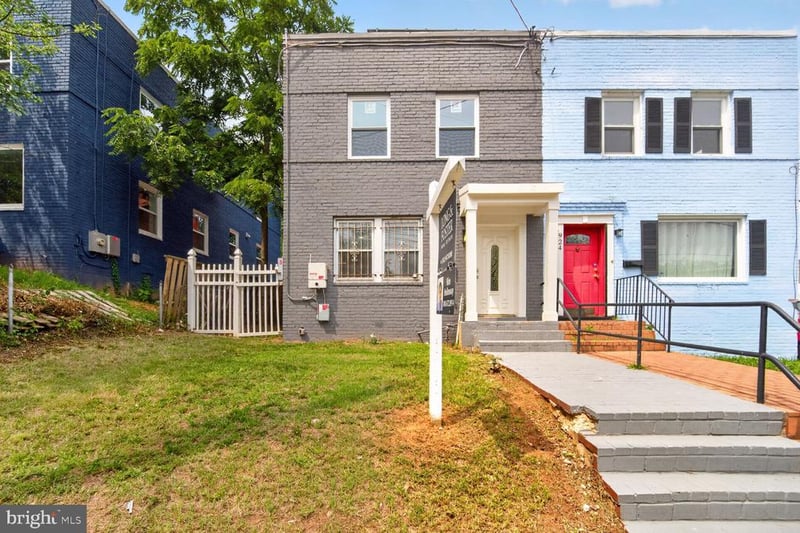 922 47th St NE, Washington, DC 20019