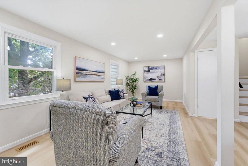 3113 Pebble Hill Ln, Fairfax, VA 22031