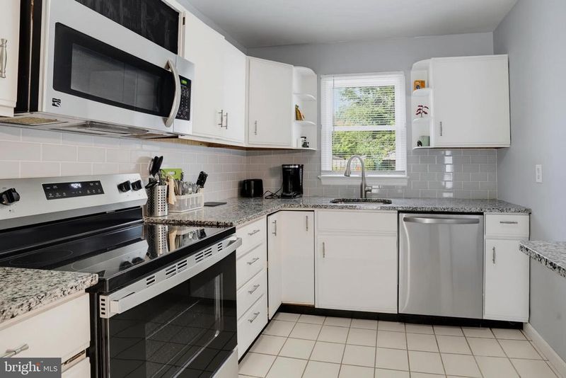 5510 Dartmouth St, Churchton, MD 20733