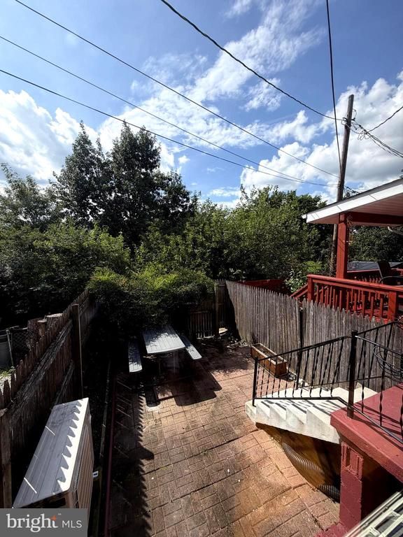 422 Earl St, Alexandria, VA 22314