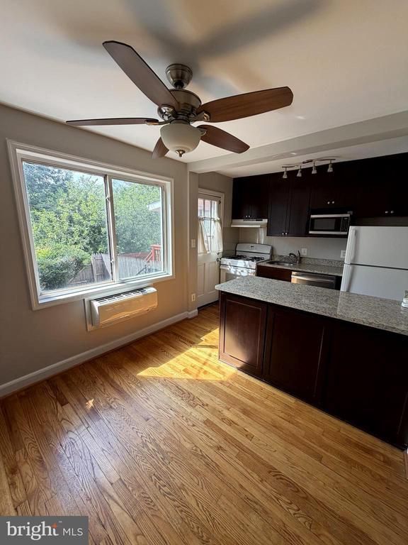 422 Earl St, Alexandria, VA 22314