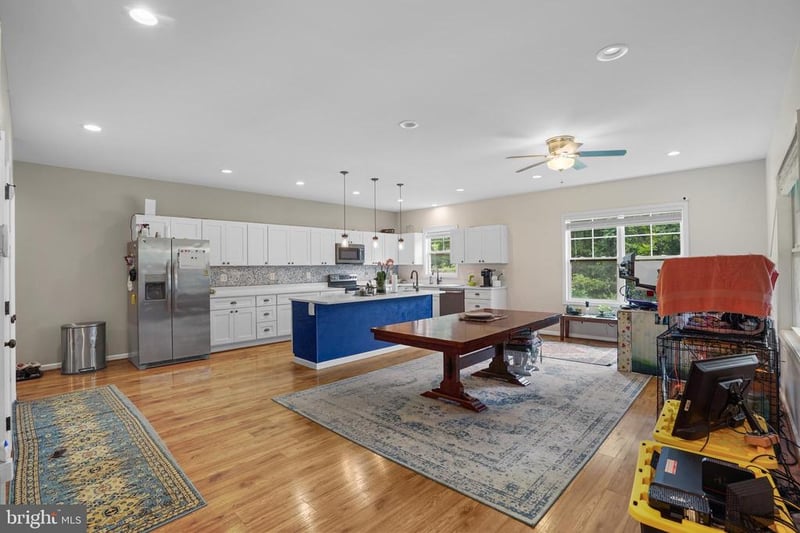 11337 Russell Rd, Hillsboro, VA 20132