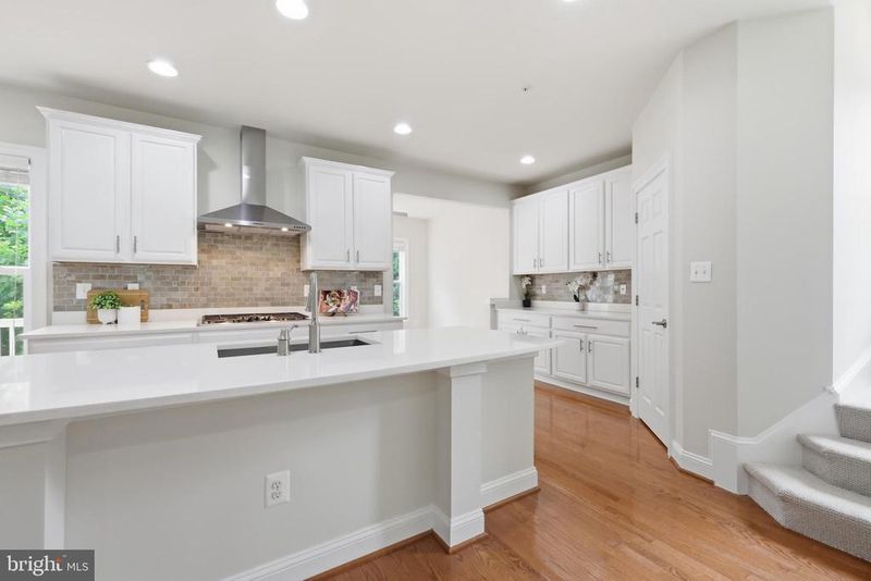 11808 Mango Ln, North Potomac, MD 20878