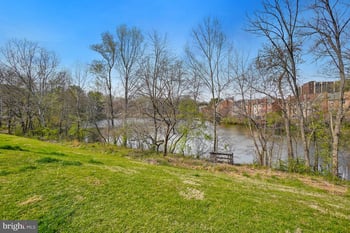 7425 Democracy Blvd #315, Bethesda, MD 20817