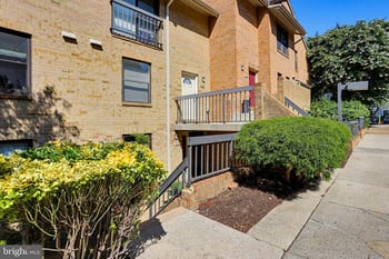 5139 Dudley Ln #48, Bethesda, MD 20814