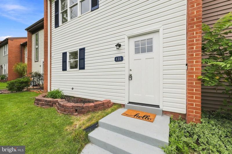 416 Crestwood St SW, Leesburg, VA 20175