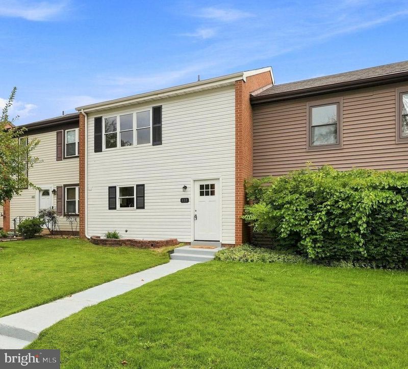 416 Crestwood St SW, Leesburg, VA 20175