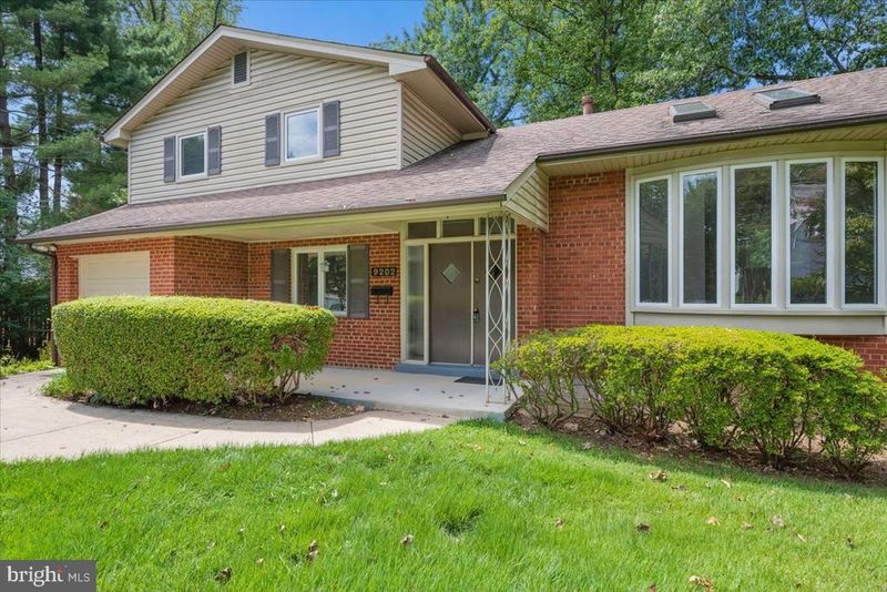 9202 Wilmett Ct, Bethesda, MD 20817